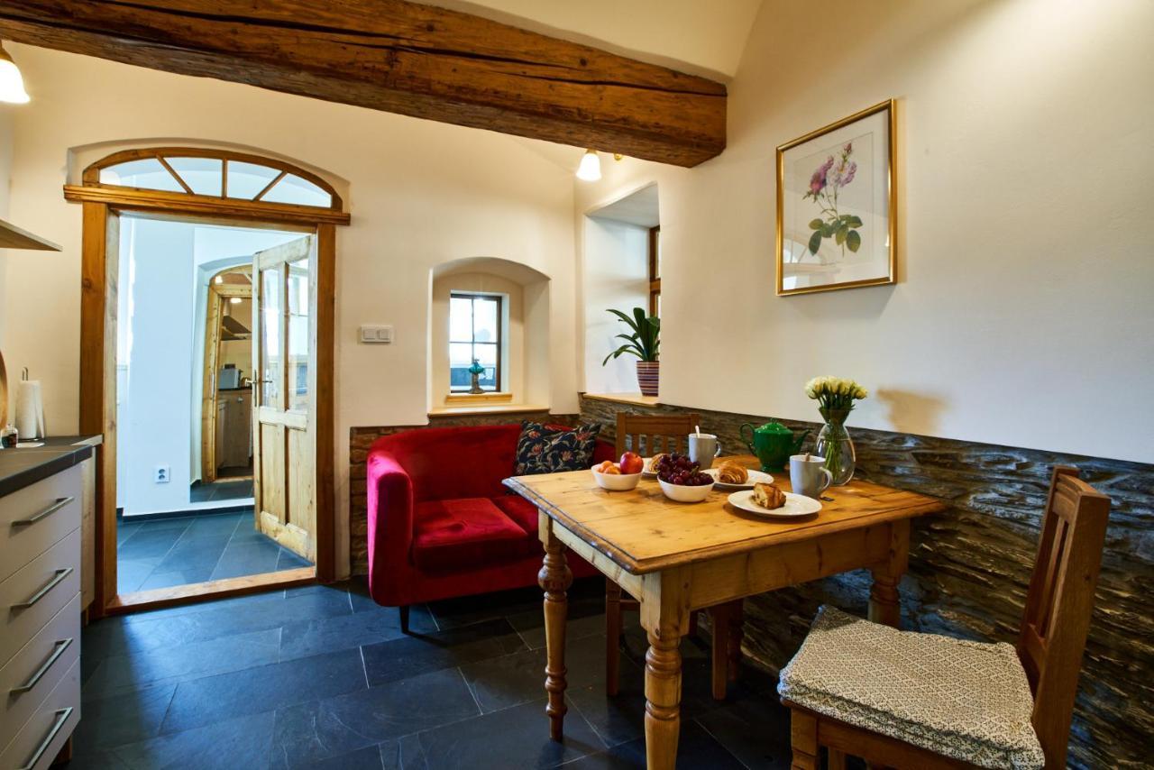 Baroque Chaplain House Kaplanka 1796 A. D. - Historical Luxury Apts In Bohemian Paradise Zelezny Brod Eksteriør bilde